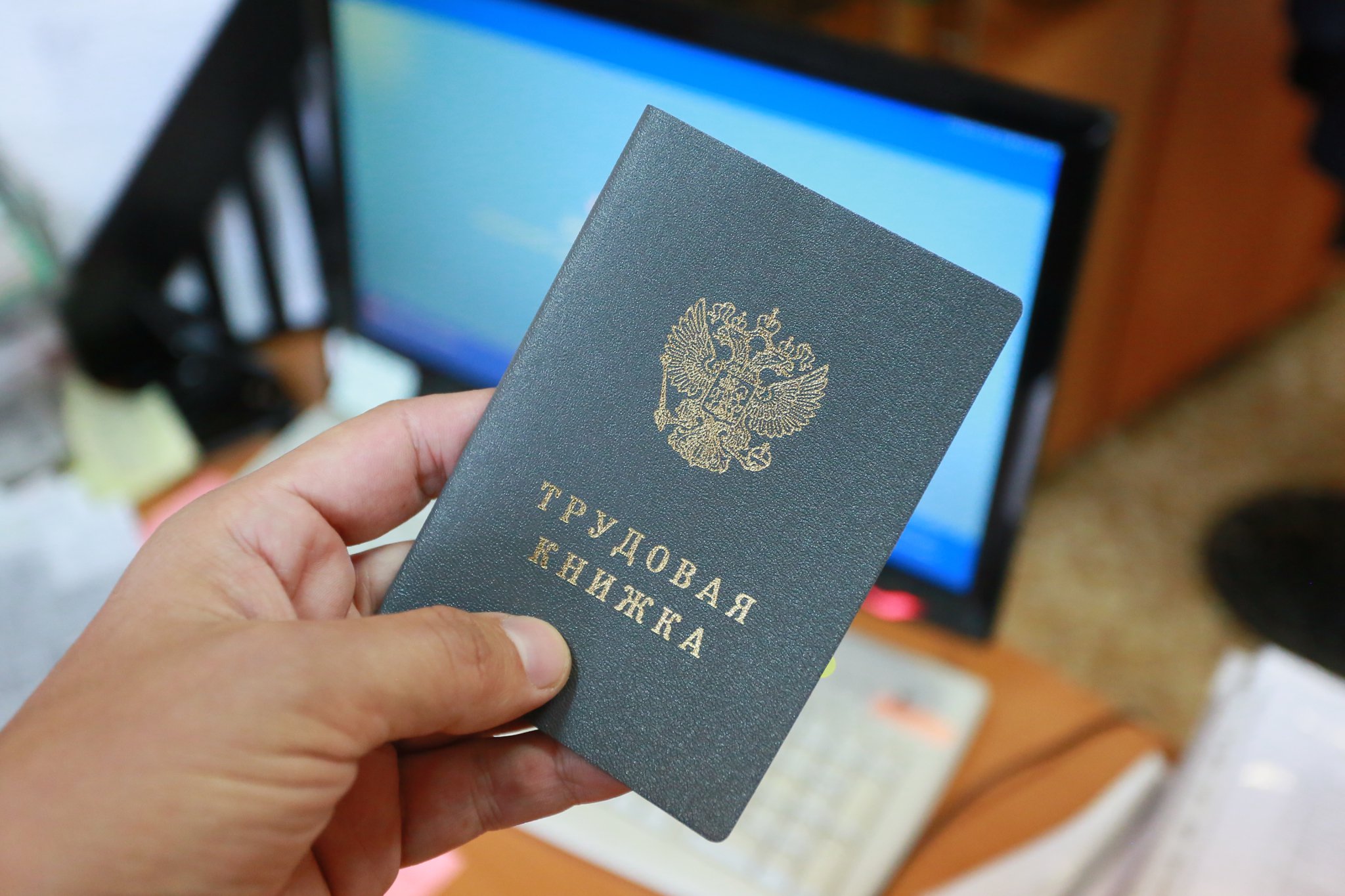 Жителям северных территорий региона — будущим пенсионерам — рекомендуют уточнить данные о трудовом стаже.